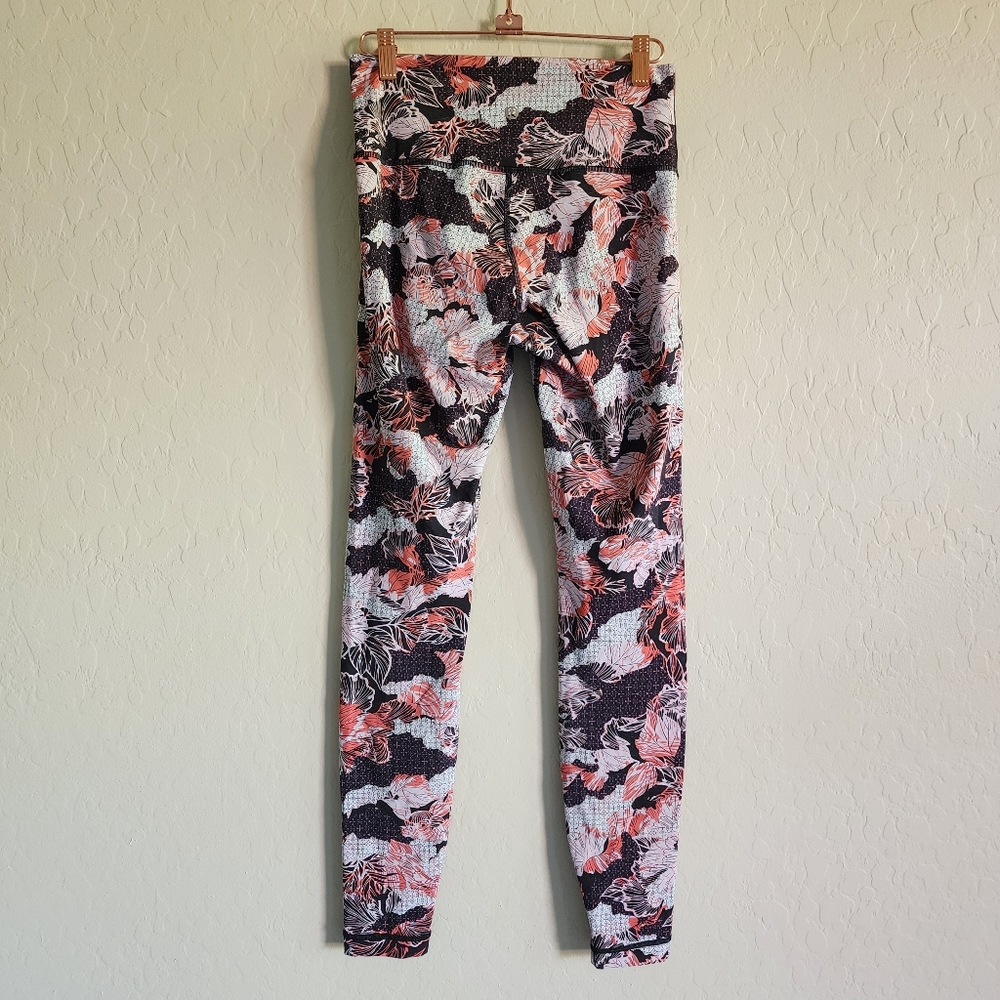 Lululemon Wunder Under Tights Size 6 Lunar New Year - Picture 5 of 10